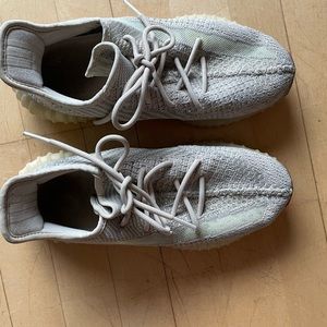 Yeezy Boost 350 V2 in Citrin/Citrin-citrin
